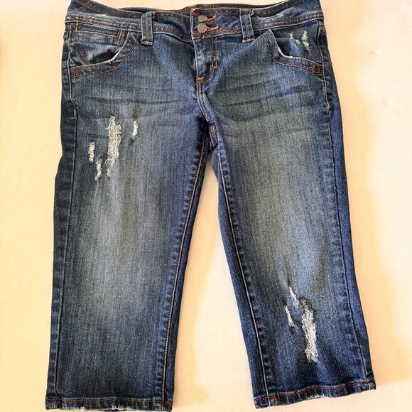 Decree Denim Shorts Jorts Capri Pants Ladies Juniors 9 Distressed Destroyed - Picture 1 of 11
